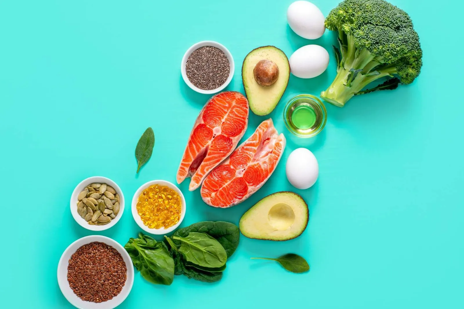Foods rich in omega-3: salmon, avocado, chia and flax seeds, walnuts, broccoli, spinach and fish oil capsules