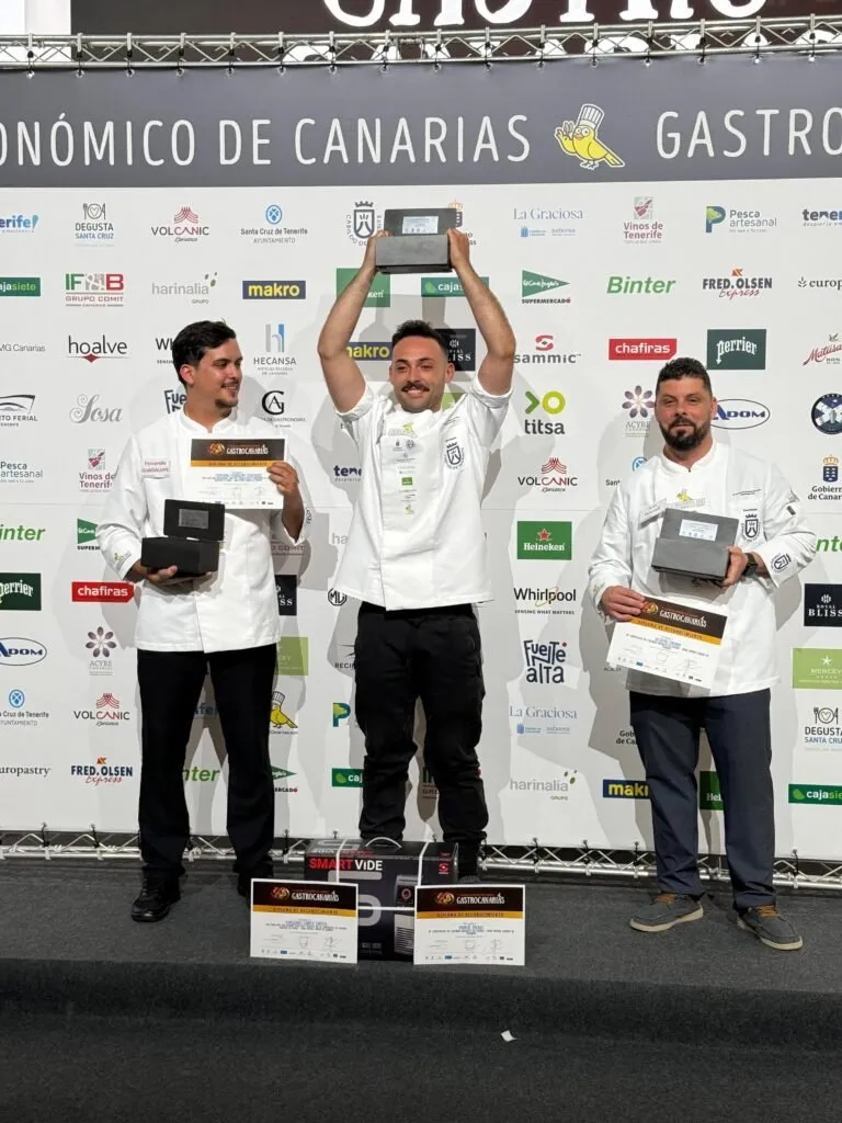 Championship podium: the winner raises his trophy between the other two finalists
