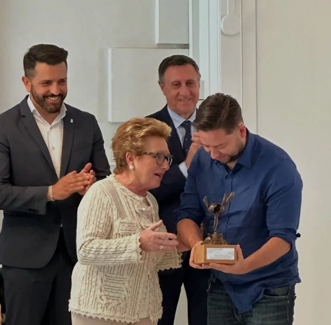 Diego Schattenhofer receives the 2024 Annual Award trophy to applause during the ceremony