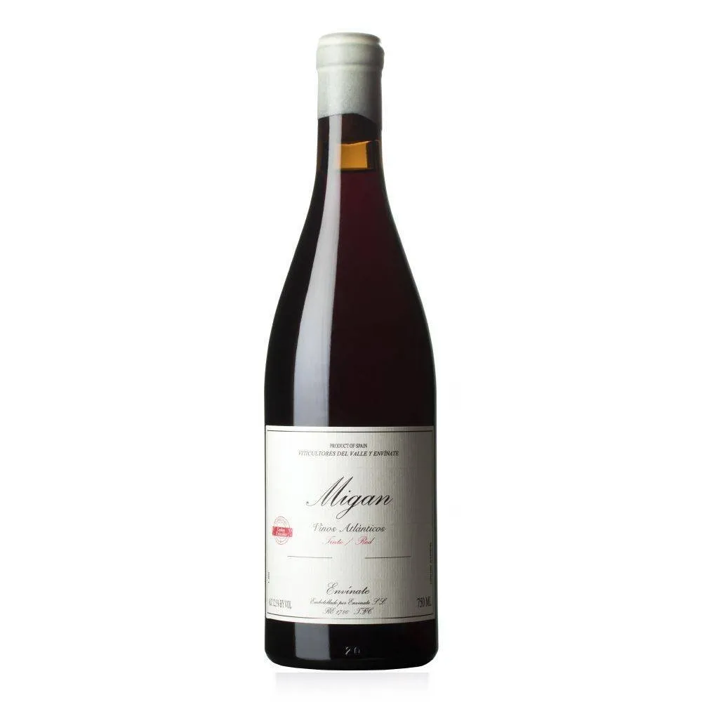 White-labelled Canarian red wine bottle against a neutral background