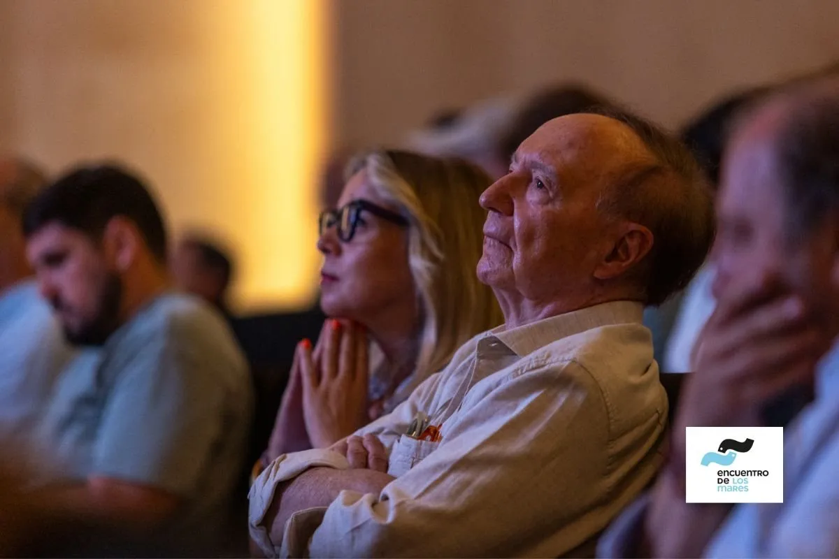 Attentive audience at the official opening of the VI Encuentro de los Mares