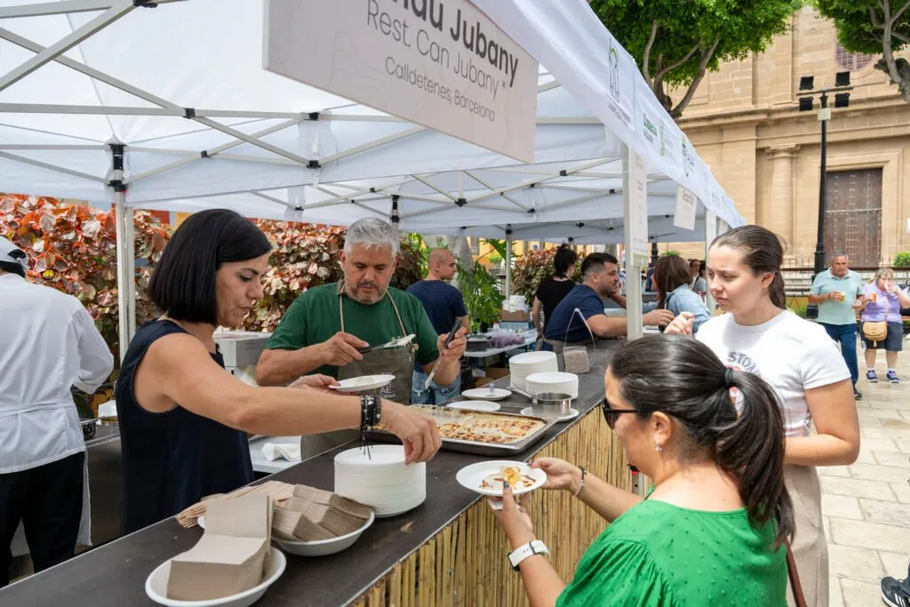 Attendees collecting their plate at the Can Jubany stall