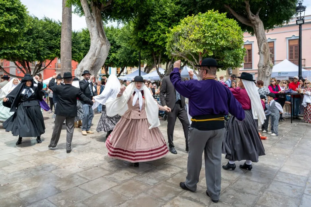 Folk dance in traditional dress in the square in Gáldar