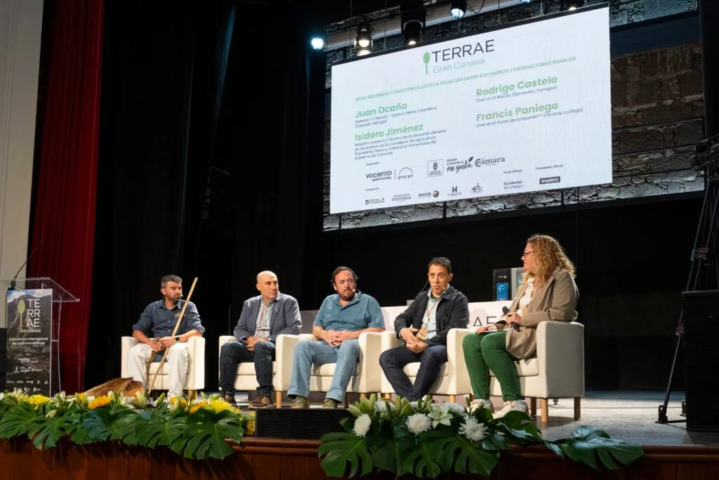 General view of the round table on the theatre stage