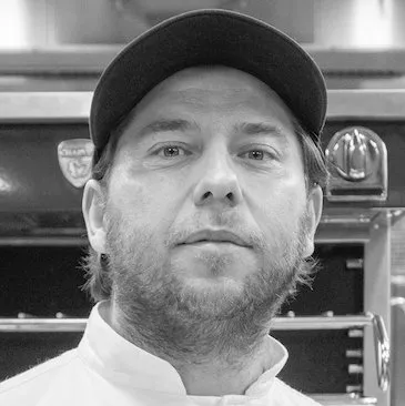 Black-and-white portrait of Diego Schattenhofer in the kitchen