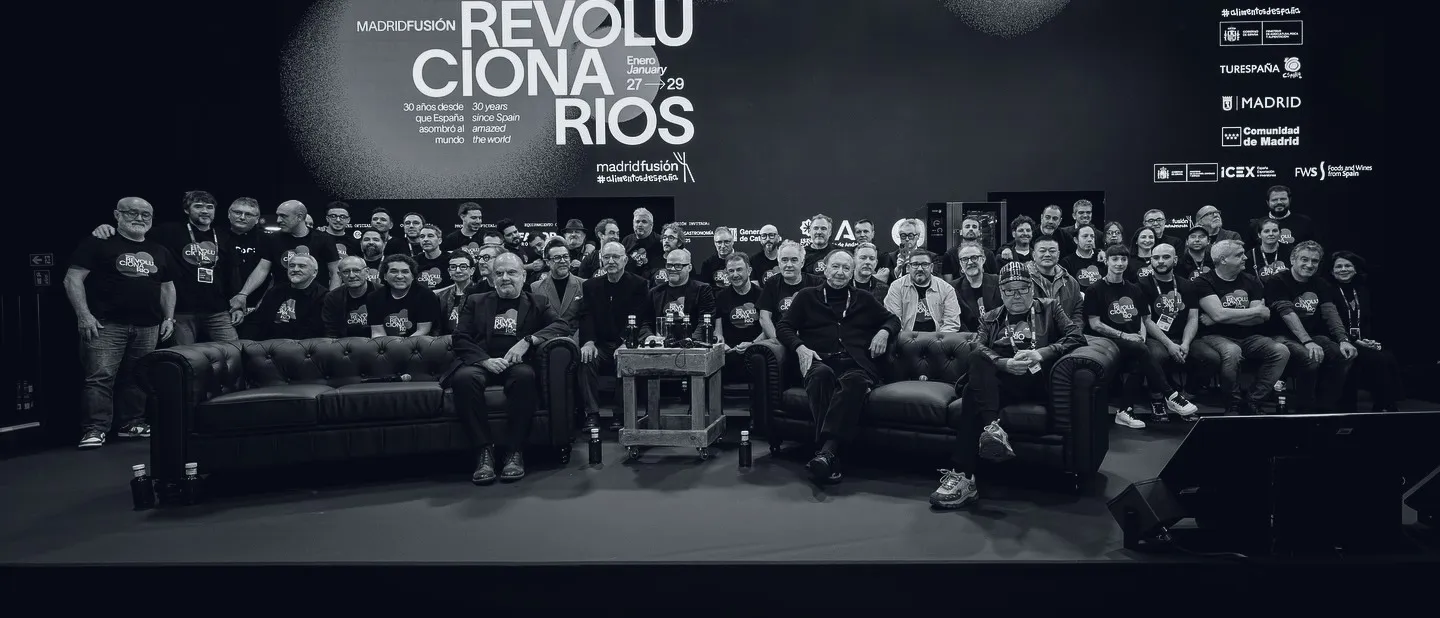 Group photo of the honoured chefs at "Revolucionarios", on the Madrid Fusión 2025 stage